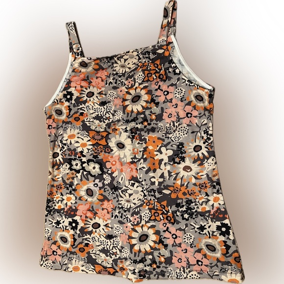Medium NWT Tank - Picture 5 of 6